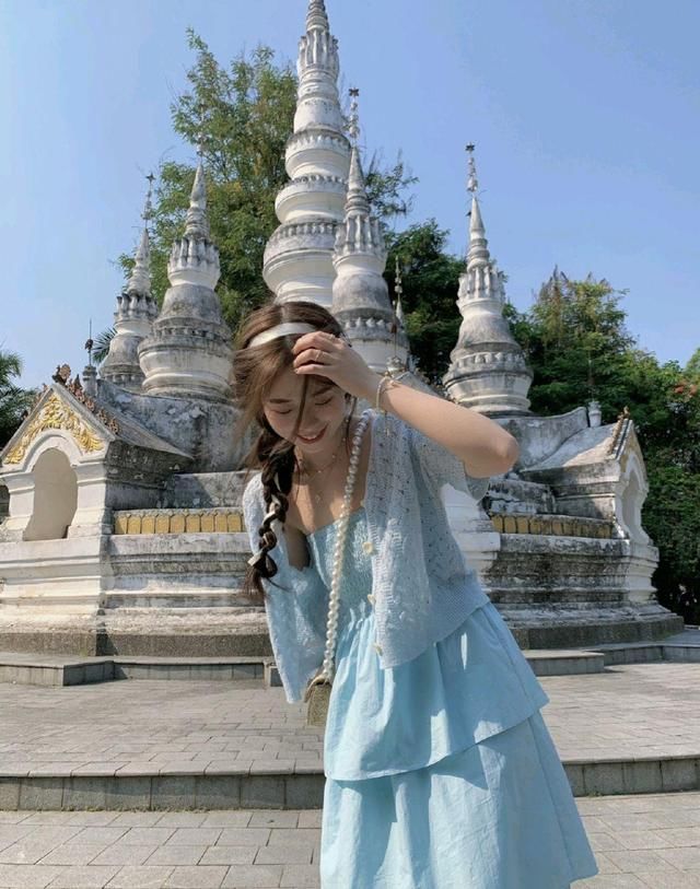 快收起你的阔腿裤，甜美温柔的小裙子更流行，清爽舒适还有气质