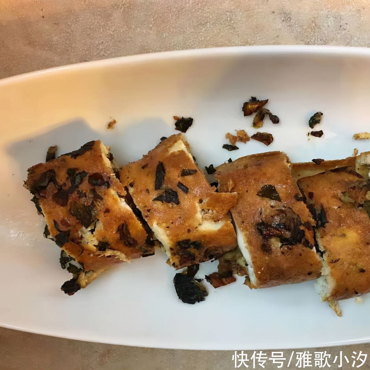 以为是青蛙！他打开玉米惊见“黑色物体”，内行网友：是“松露”