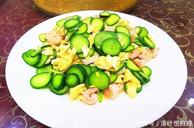 外甥女的生日宴，第9个是家乡特色菜，价格最贵，全家人抢着吃