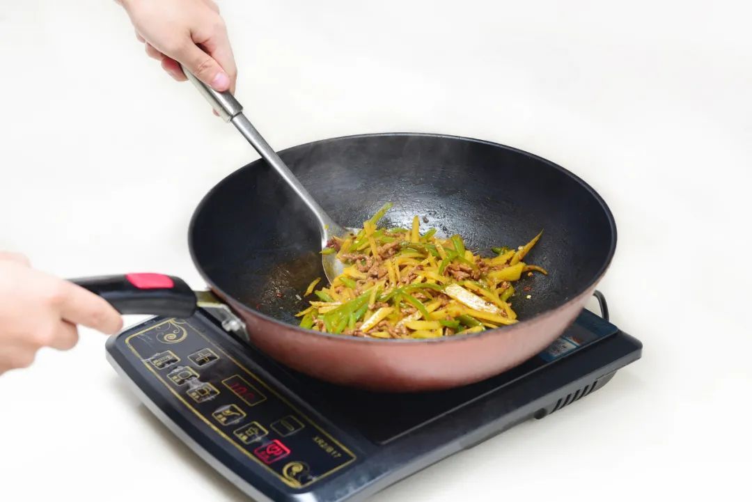 做饭|橱柜深度高度做多少？厨房尺寸考虑周到，做饭也轻松不少