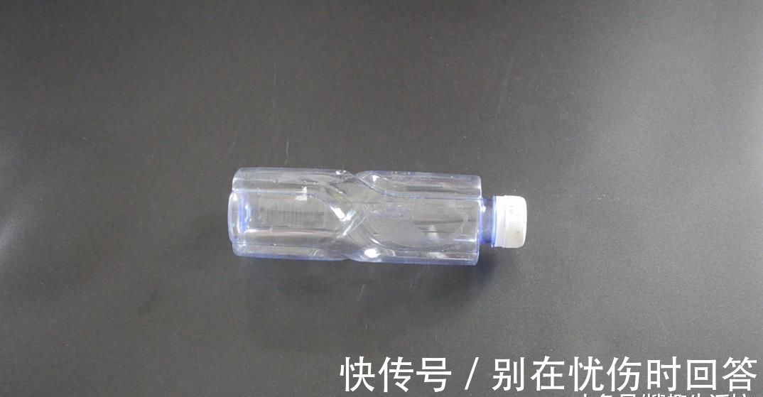 筷子|塑料瓶上绑2根筷子, 这个作用太棒了, 解决了很多家庭的烦恼