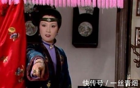 贾芸$贾芸家里穷得连十五两银子都没有,为啥还能用得起丫头?