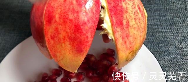 石榴籽|才知道,石榴上有一个小开关,勺子轻轻一敲,石榴籽自动马上脱落!