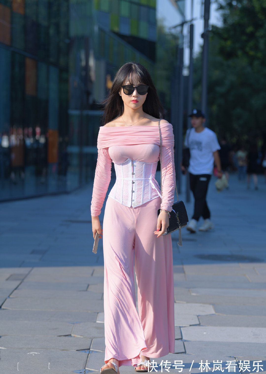 粉色|粉色是傻白甜的专属这么搭配起来,让你减龄又甜美