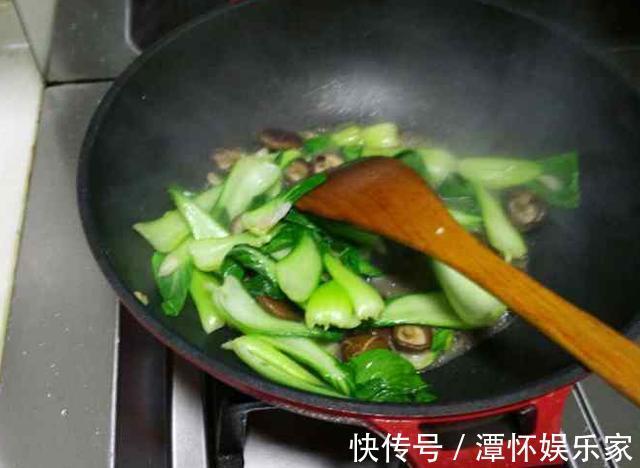 脆嫩|炒青菜,洗好直接下锅是大错!牢记4个技巧,翠绿又脆嫩,还入味