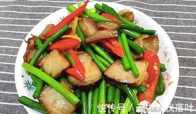 秋天,蒜苔和它绝配,越冷吃越香,开胃杀菌、润肠通便,提高免疫!