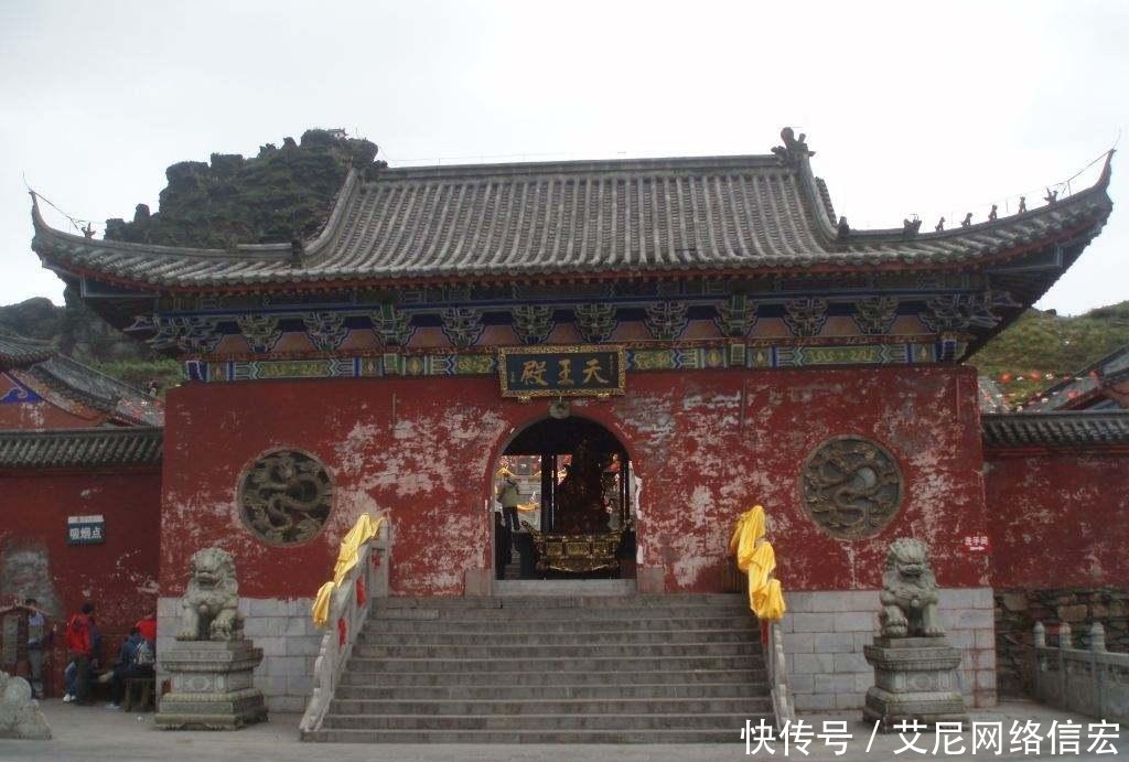  承恩寺|寺庙地下挖出几坛明朝古酒，闻着酒香扑鼻，专家连忙说：有毒别喝