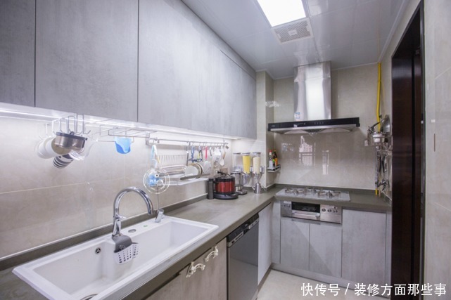 收纳|133㎡现代风设计有超大空间的主卧和多功能房,给生活带来便利