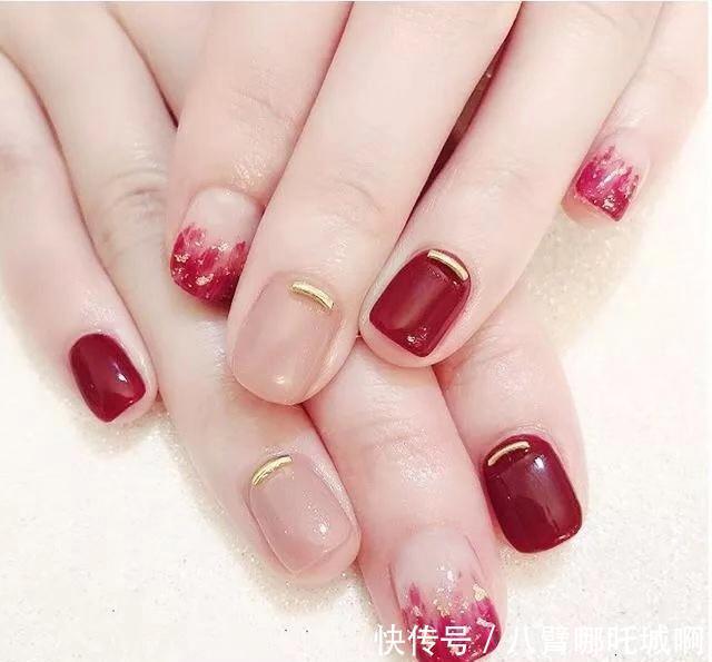 巧克力色|5款金箔美甲,提升时尚感,让你的指甲锦上添花