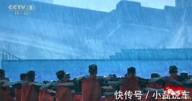 鳥(niǎo)巢感動(dòng)瞬間的背后:為什么上一秒下雨,下一秒演員衣服就干了?