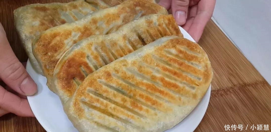 一滴水|1斤韭菜, 2个鸡蛋, 不用一滴水, 比韭菜盒子都好吃, 放凉都不会硬