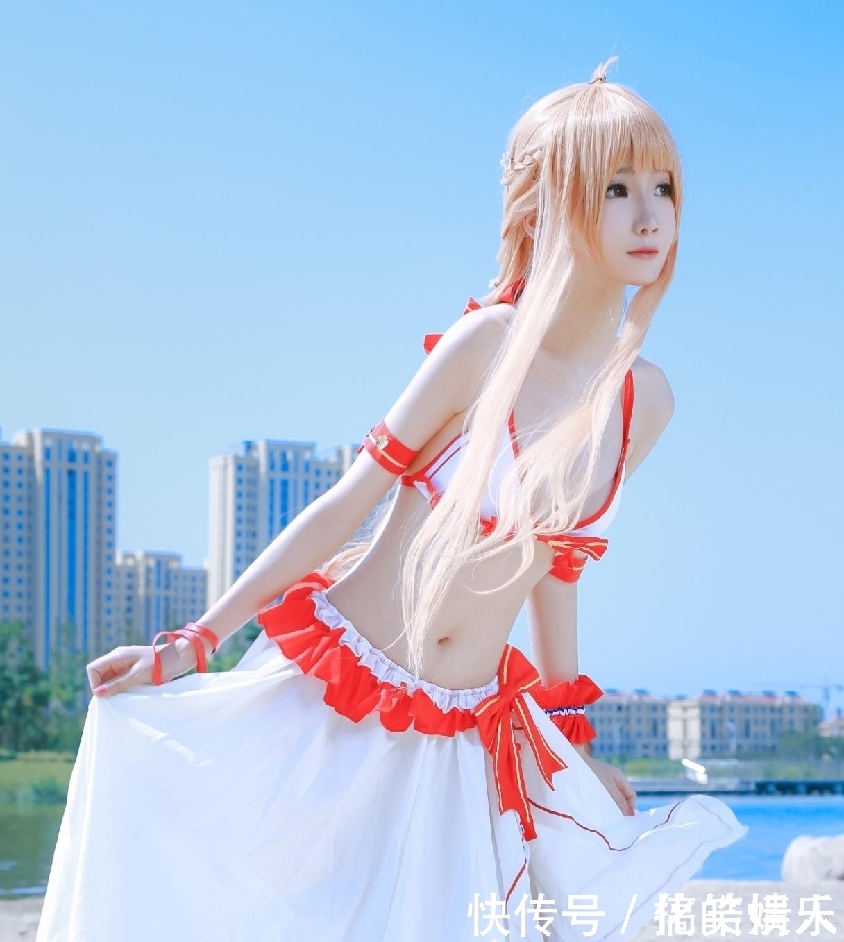 最爱的亚丝娜与她的泳装cosplay，让人怀念起夏天的味道