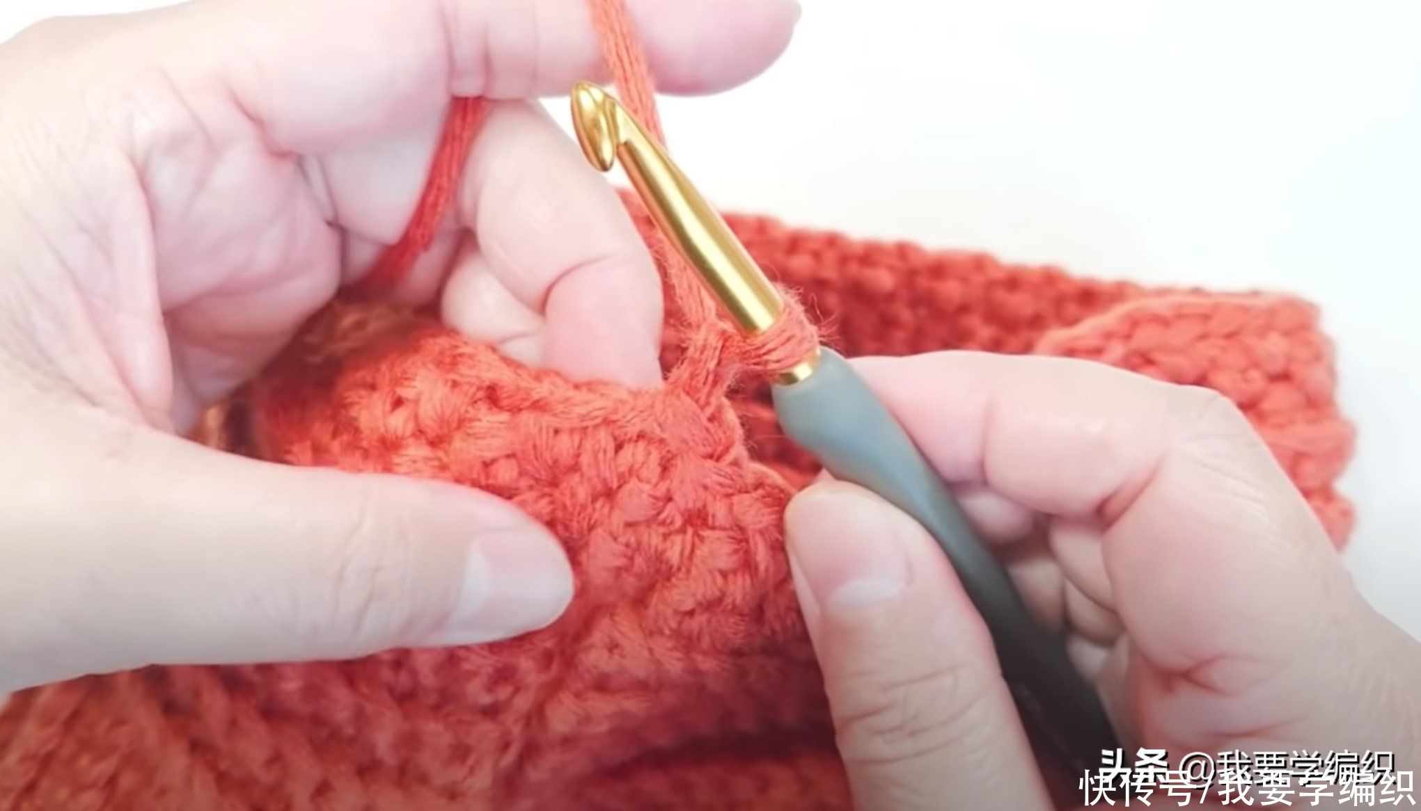 冬天来一款这样的暖帽,护耳辫子帽编织教程,重返你的少女时代