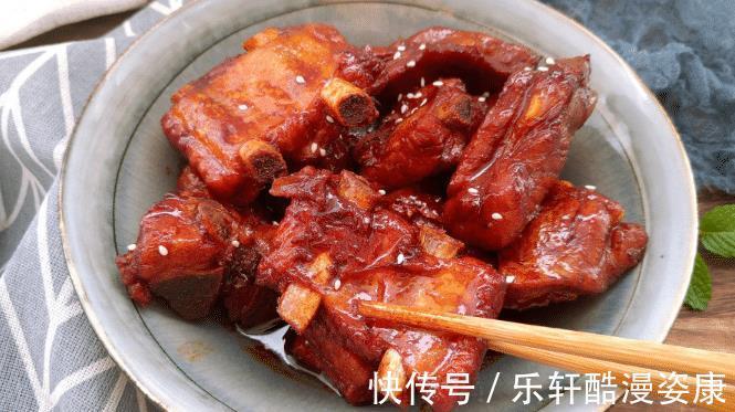 做菜|用排骨做菜时,不能只会焯水,学会3招,排骨不腥,怎么做都好吃