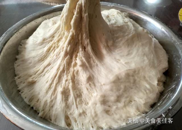 蒸馒头时，很多人缺了一个步骤，难怪蒸出的馒头不松软