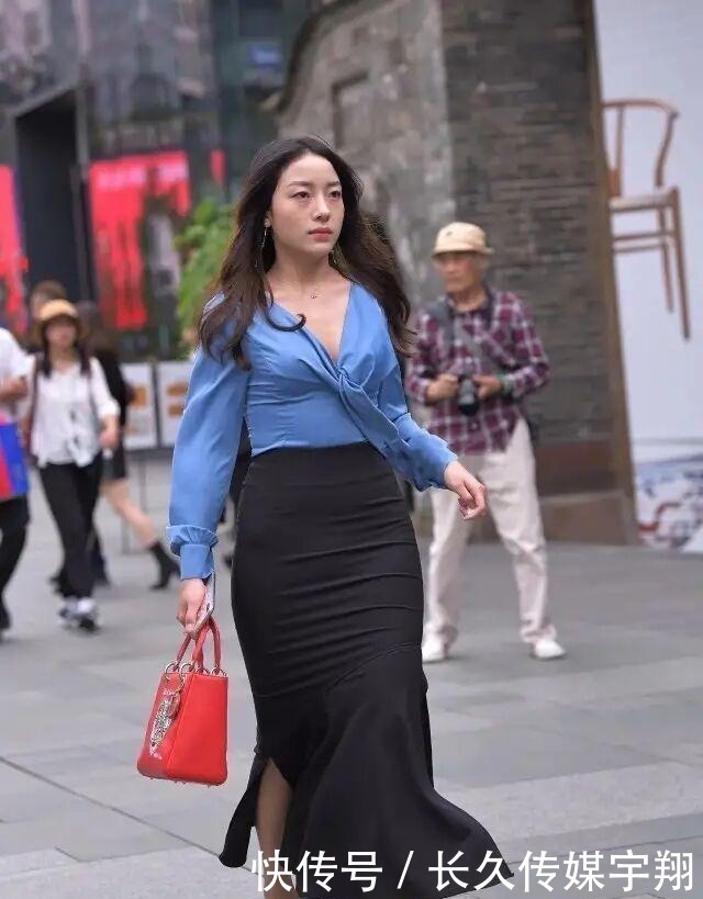 有一种冬日清凉源自裙装,不同的款式,让你秀出不一样的时尚美