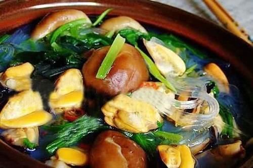 美食推荐：萝卜炖排骨，杂蔬汤，牛肉炒小藕，酱香黑猪脚的做法