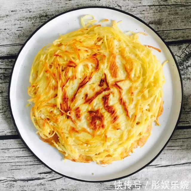 教你用土豆做金黄酥脆小饼，一口一个，又香又好吃！孩子吃不腻！