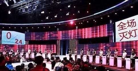 王小丫 “打工仔”参加非诚勿扰,惨遭24盏灯全灭,孟非知道他爸是谁吗