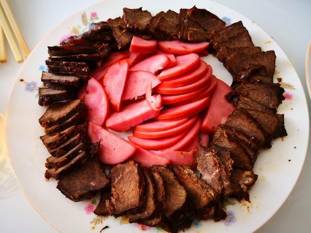 老婆同事来玩，我做8道菜招待，大家都不淡定：好想有这样的老公