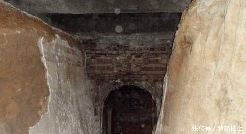 群盗墓贼|盗墓贼发现一公主墓,挖了一个月才挖开,看眼墓中赶紧逃