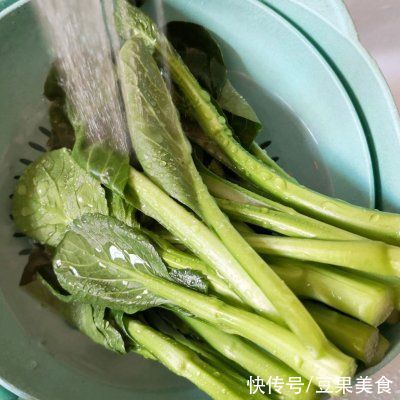 白灼菜心时，记得加点它，菜心翠绿鲜嫩，清脆爽口