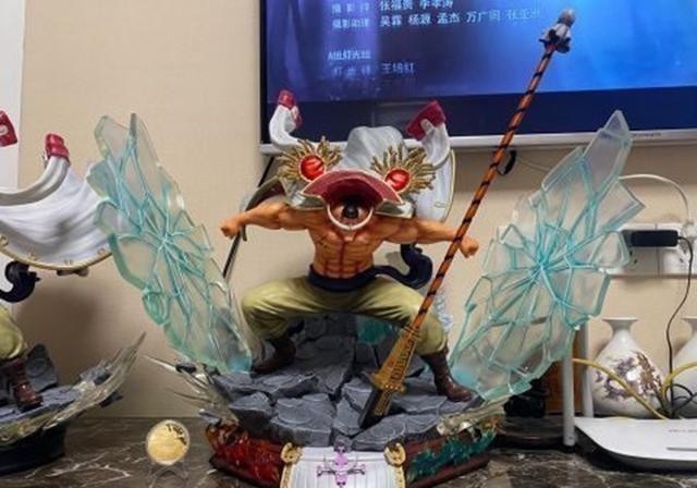 爱好者|肥宅收藏没版权的手办被展览,柜子成为讨论的热点?简直帅炸了