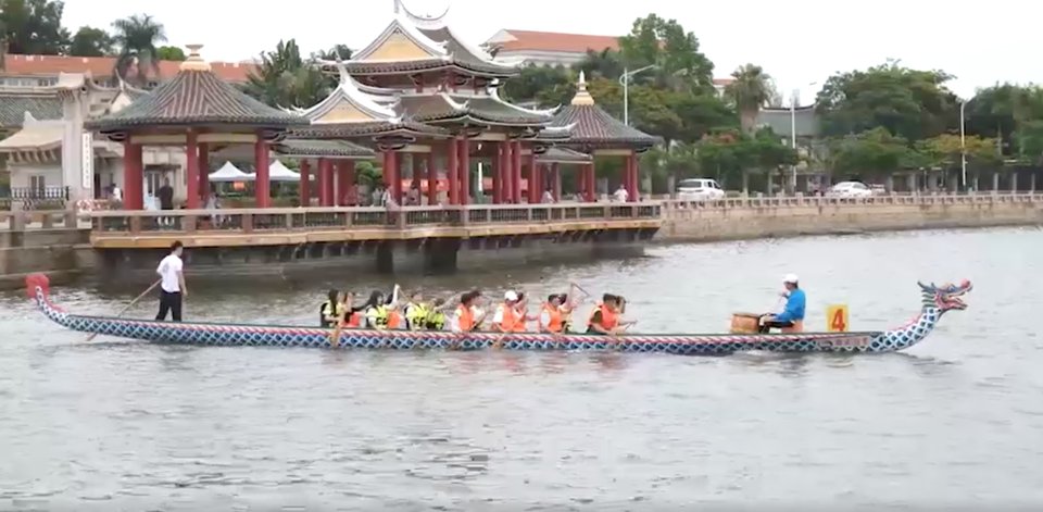 赛龙舟|【Amazing China】赛龙舟 包粽子 外国留学生的花式端午