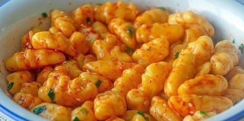 面条别再手擀了，用4根筷子做面，不用擀不用抻，劲道弹牙超过瘾