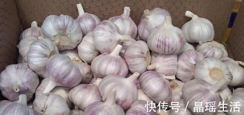 肛肠科|得了痔疮不要拖,4种食物每天吃一点,消肿止疼,比吃药管用!