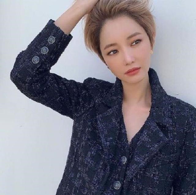 发型 别被发型毁了造型,看起来充满了“大妈感”,换发型推荐这几种