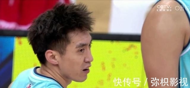 黄岳|黄荣奇撞人没事，赵泰隆为队友出头吃违体犯规，锅最后还是裁判的