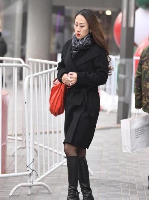 外套|亭亭玉立的美女，卡其色的风衣外套，时尚达人气质！