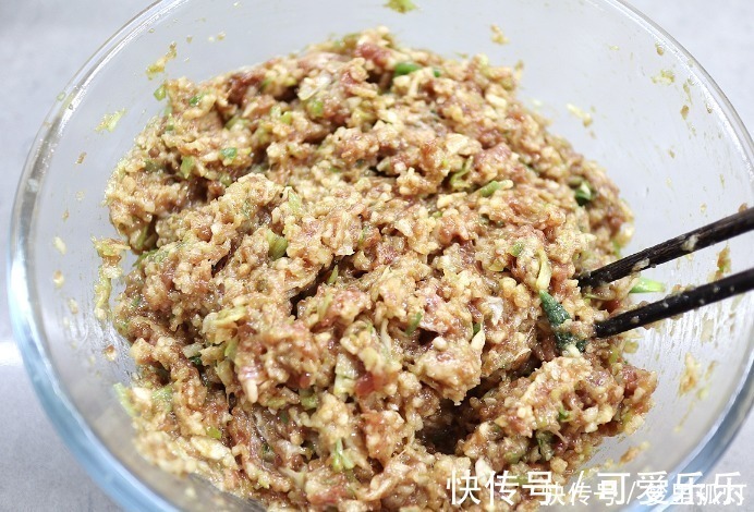 萝卜包饺子,直接包还是先焯水?多数错在这一步,难怪没有萝卜味