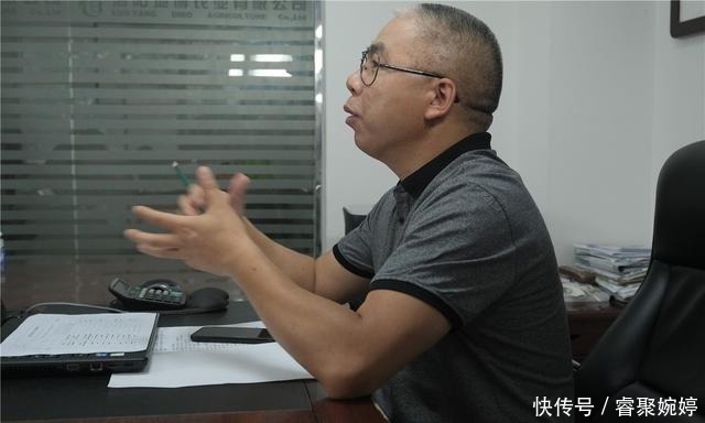 抖音|公司老板带员工跨界玩抖音,大笑称达到了人生的巅峰