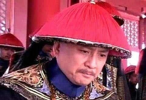 皇帝要杀奸臣,奸臣对妻子说:快找人弹劾我谋反,只有此举才能救我!