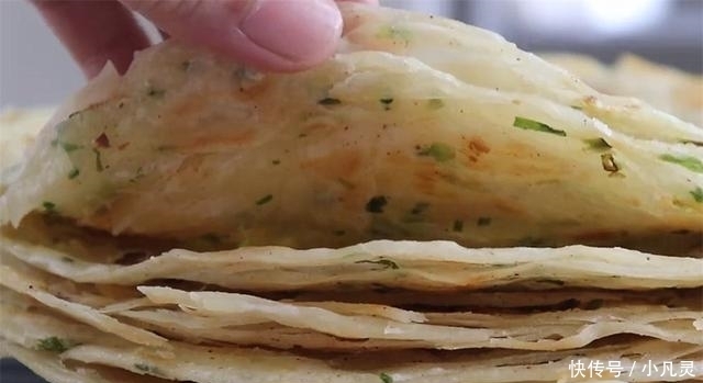 玉米油|葱油饼好吃有诀窍,层层酥脆,做法简单,学会可以摆摊了