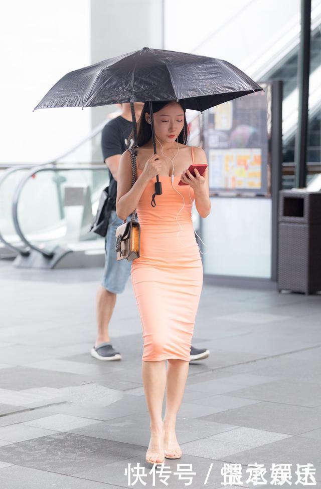 裙海|等待一秒钟入夏茫茫裙海之中的这条裙子，让你性感又显腿长