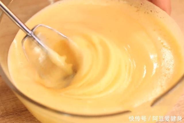 一滴水|最简单蛋糕做法一搅一拌两步出锅,不加一滴水和油,全家抢着吃