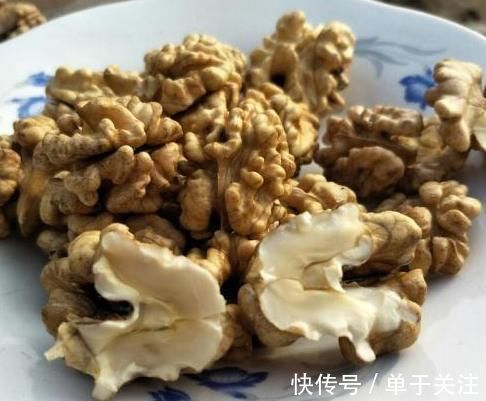 食用禁忌|常吃核桃好处多多,但有“一害”,多数人不懂装懂,早知早好