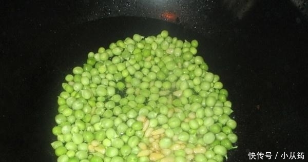 不管有钱没钱,女人要隔三差五吃“天然玻尿酸”,皮肤水嫩显年轻