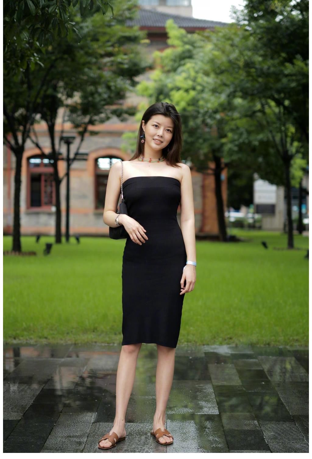 穿搭|鞋子不要瞎买，有这几双“拖鞋”就够了，舒适洋气又百搭，很实穿