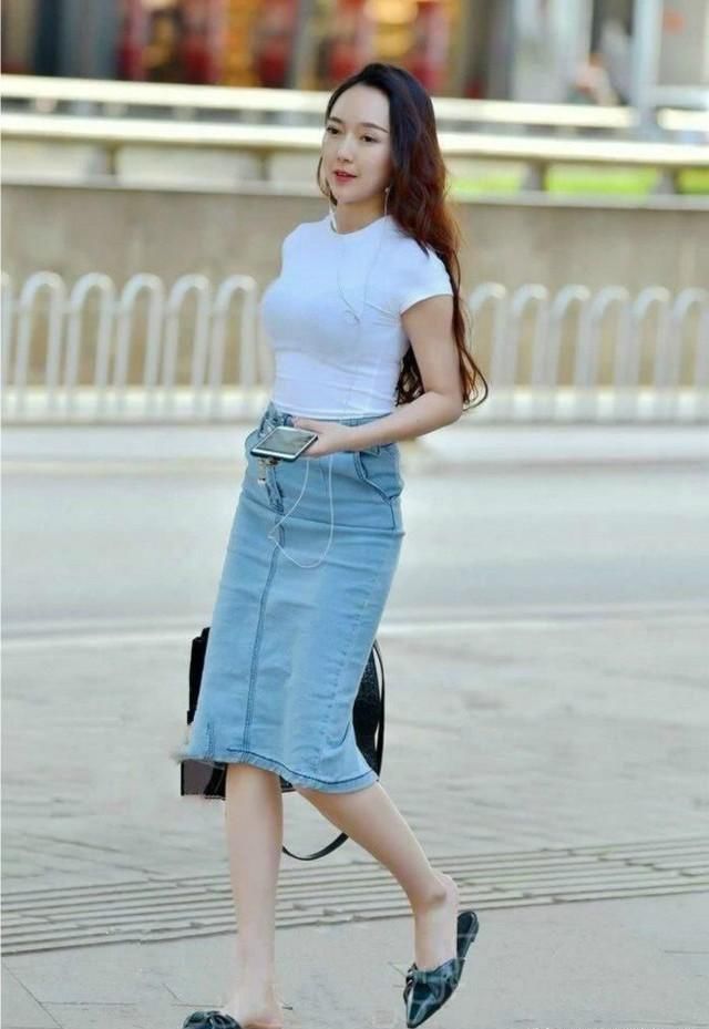 舒适|夏季为何穿牛仔裤牛仔裙舒适又修身，在年轻女孩中间很吃香