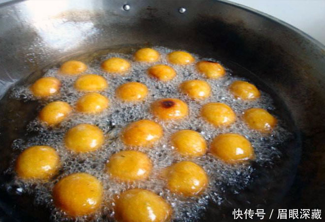 喝一杯|经常便秘的人,记住多做2事,少吃2物,常喝一杯水,肠道更干净