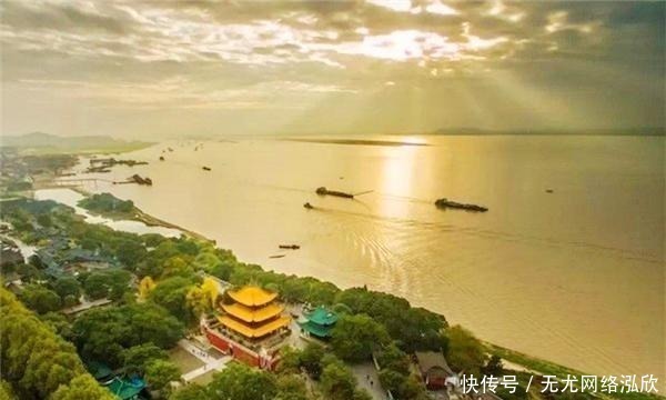 湖水|“诗豪”刘禹锡被贬至和州,途中写下一首绝美七绝,让人心旷神怡