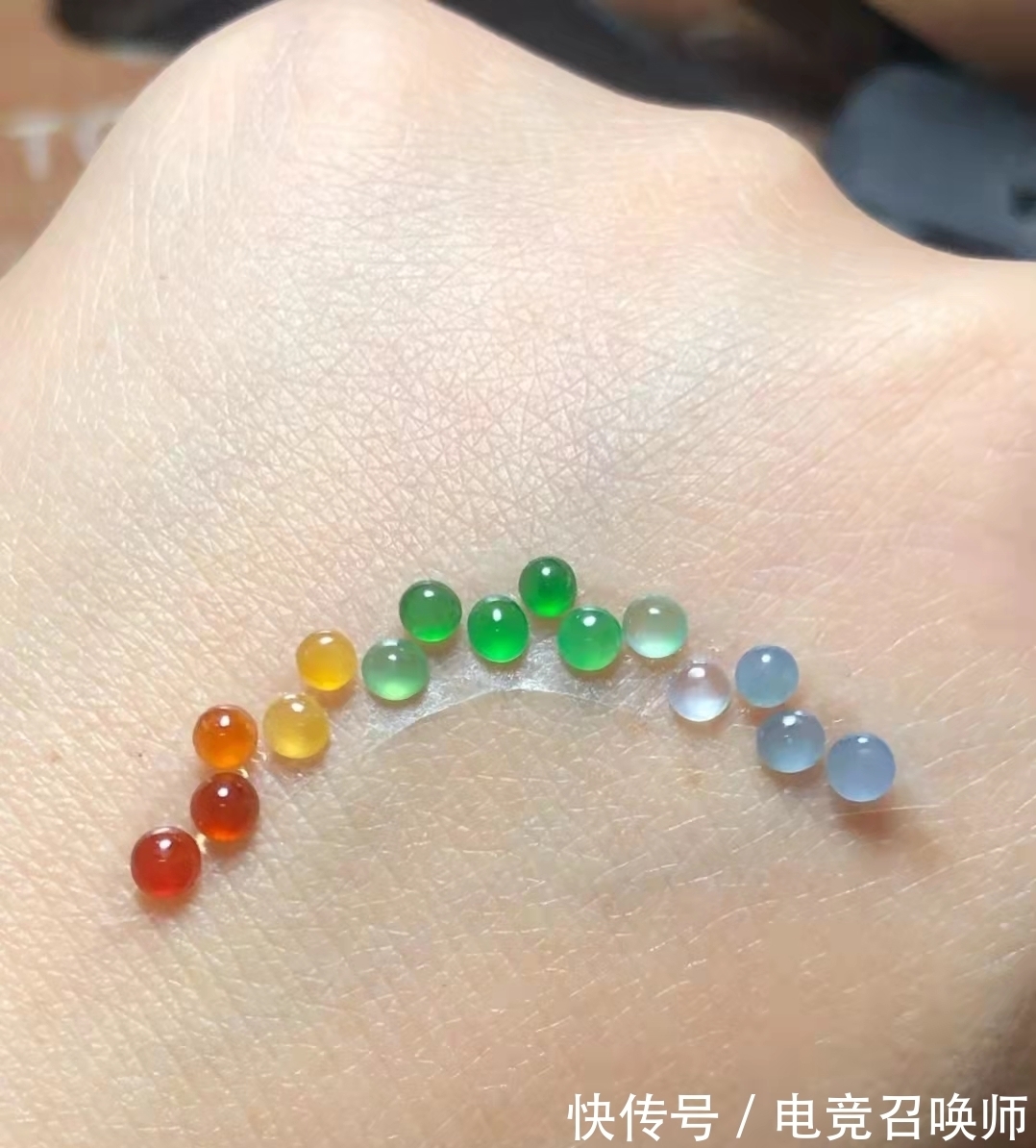 拼凑#七彩翡翠难寻,把颜色拼凑起来的彩虹色泽简直绝了,减龄又显年轻