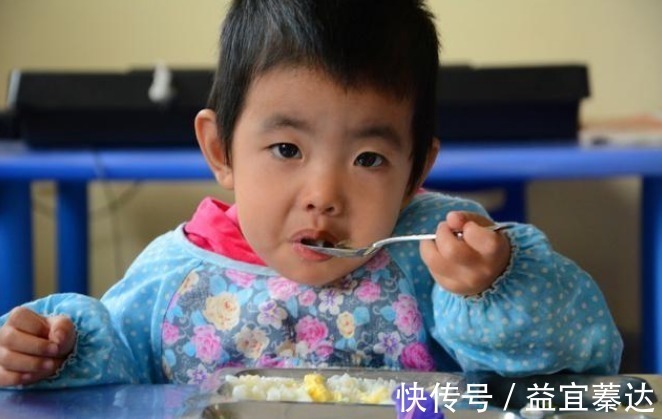 调味料|刚过1岁的孩子能不能吃大人饭?6项建议家长要知晓,吃对不伤身