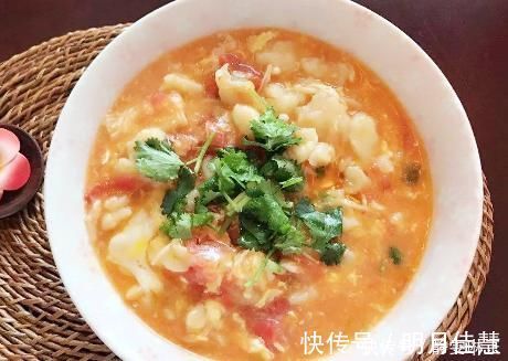 做疙瘩汤，我从不用水调，学会1招小技巧，疙瘩均匀细小，吃着香