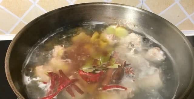 孜然|孜然排骨怎么做教你一种家常做法,嚼起來帶勁,吃着停不下来