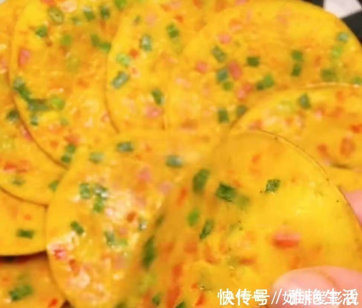 一碗面粉,3个鸡蛋,不揉面,不发面,做孩子爱的早餐饼,特美味